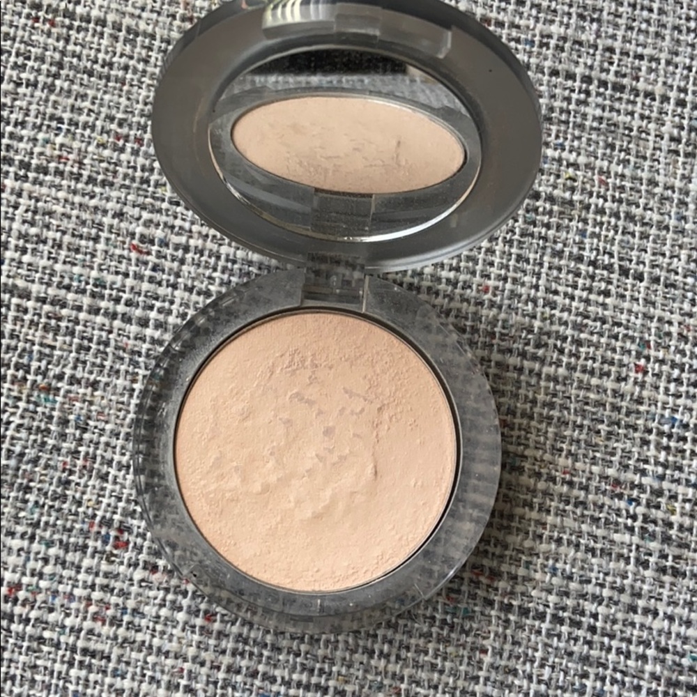 Powder Foundation - Picture 3 of 4